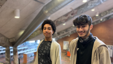 To elever på Favrskov Gymnasium