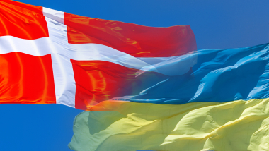 Dannebrog og det ukrainske flag i forening