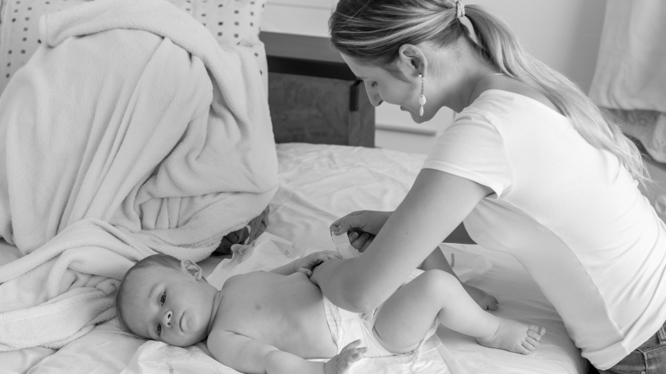 Mor skifter ble på baby