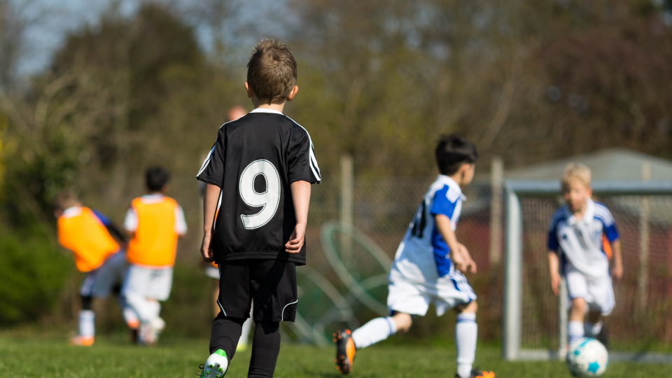 Børn på fodboldbanen