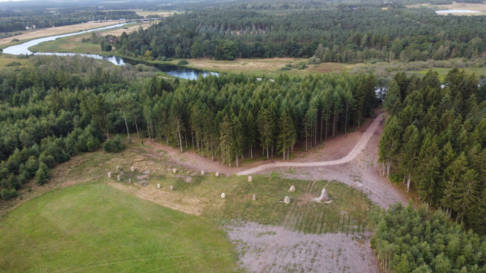 Billedet viser stensætningen ved Høj Stene