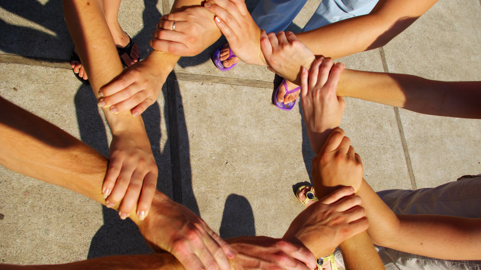 Hænder i cirkel