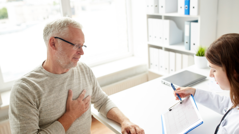 Læge og patient (modelfoto)