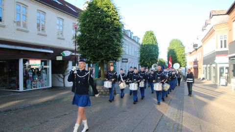 Hinnerup Garden marcherer igennem gågaden