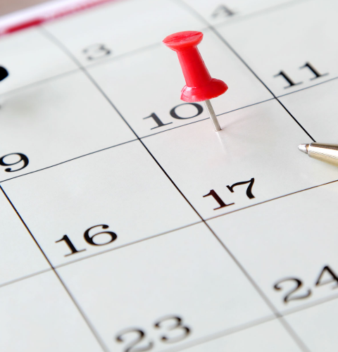 Kalender med nåle i